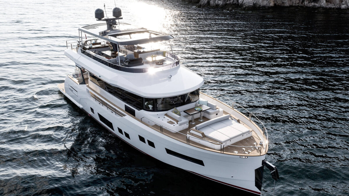 Sirena 68 Exterior 1