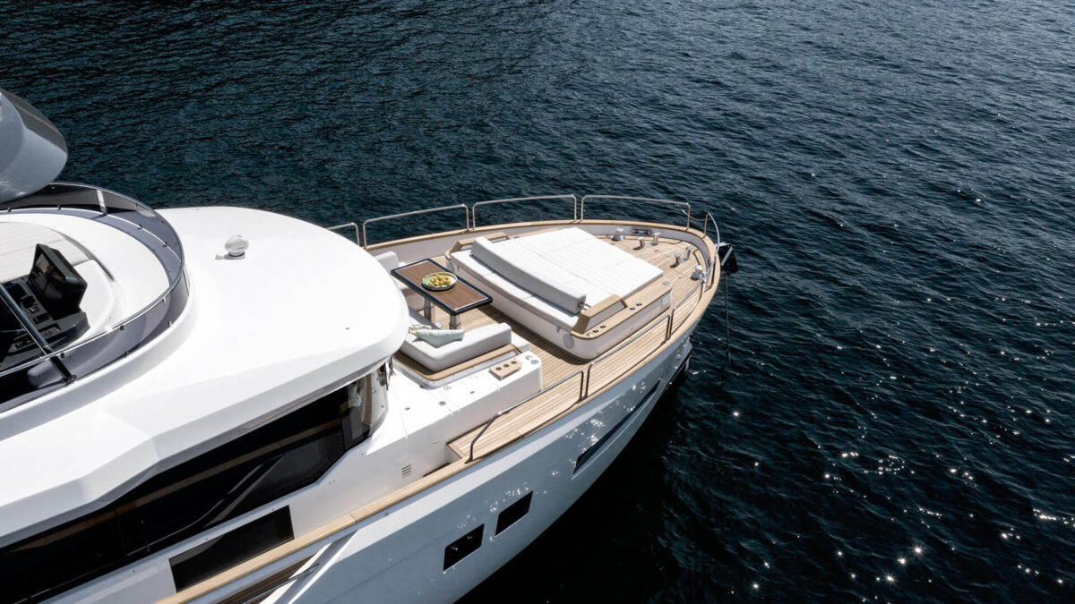 Sirena 68 Exterior 10