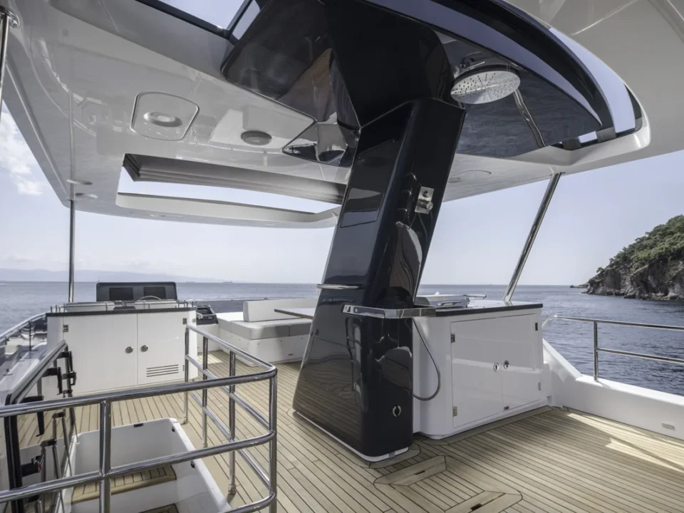 Sirena 60 Decks 5 42 Moderne yacht med elegant dækdesign