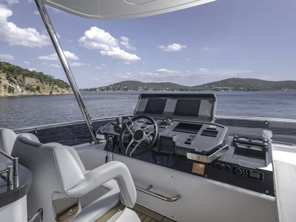 Sirena 60 Decks 1 37 Moderne båd med smuk udsigt