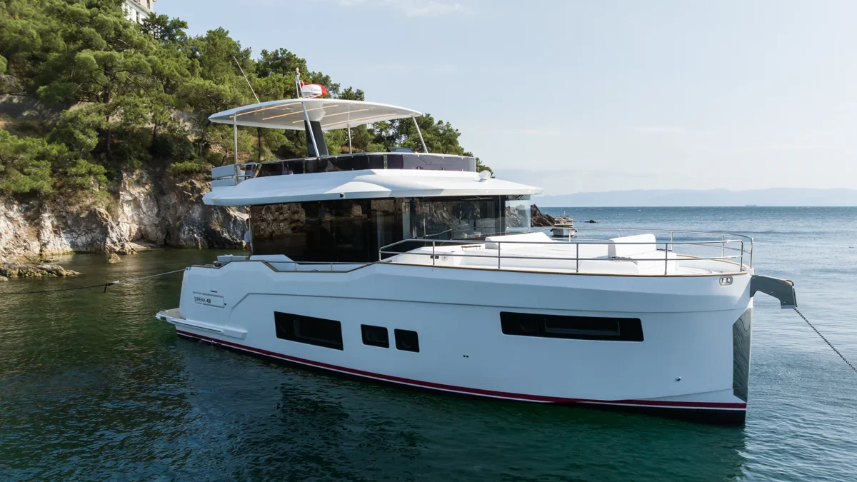 Sirena 48 Exterior