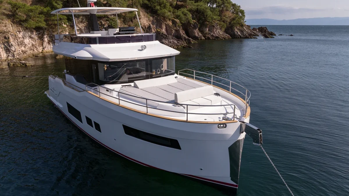 Sirena 48 Exterior