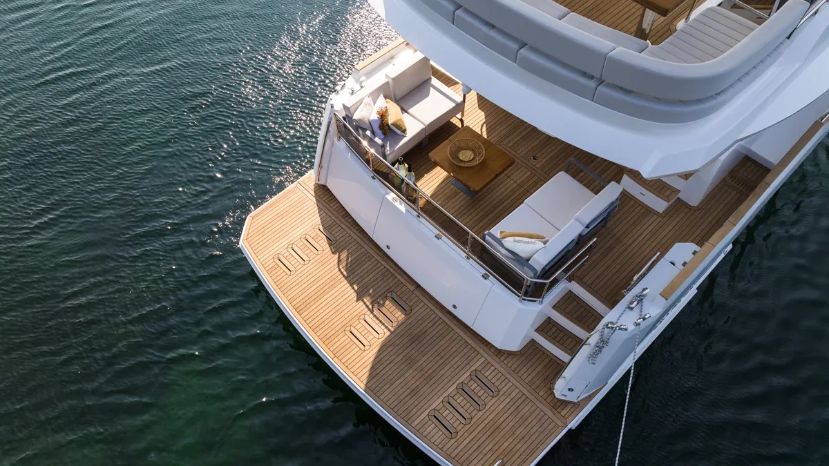 Sirena 48 Exterior